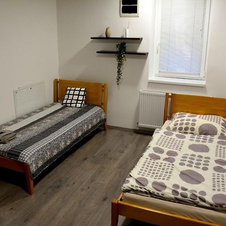 Dentissimi vendégszobák Mosonmagyaróvár Buitenkant foto